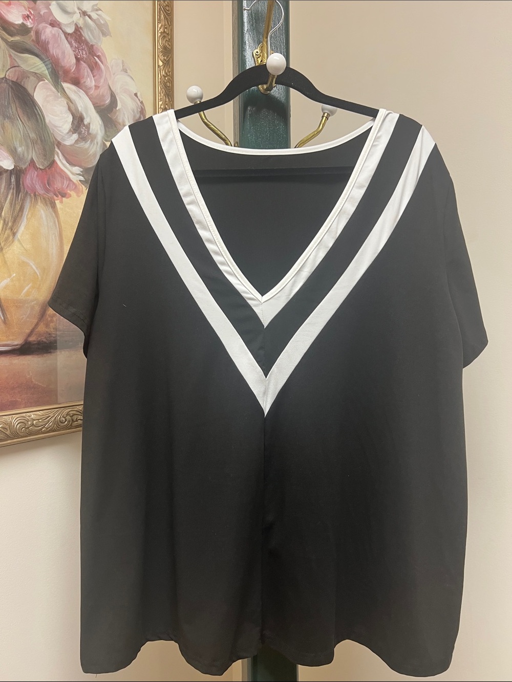 SHEIN Black Short Sleeve V-Neck Top with White Trim